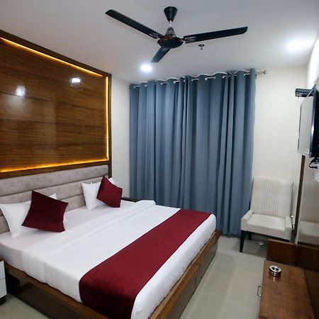 Affluence Hotel Kharar Bagian luar foto