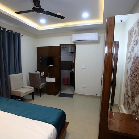 Affluence Hotel Kharar Bagian luar foto