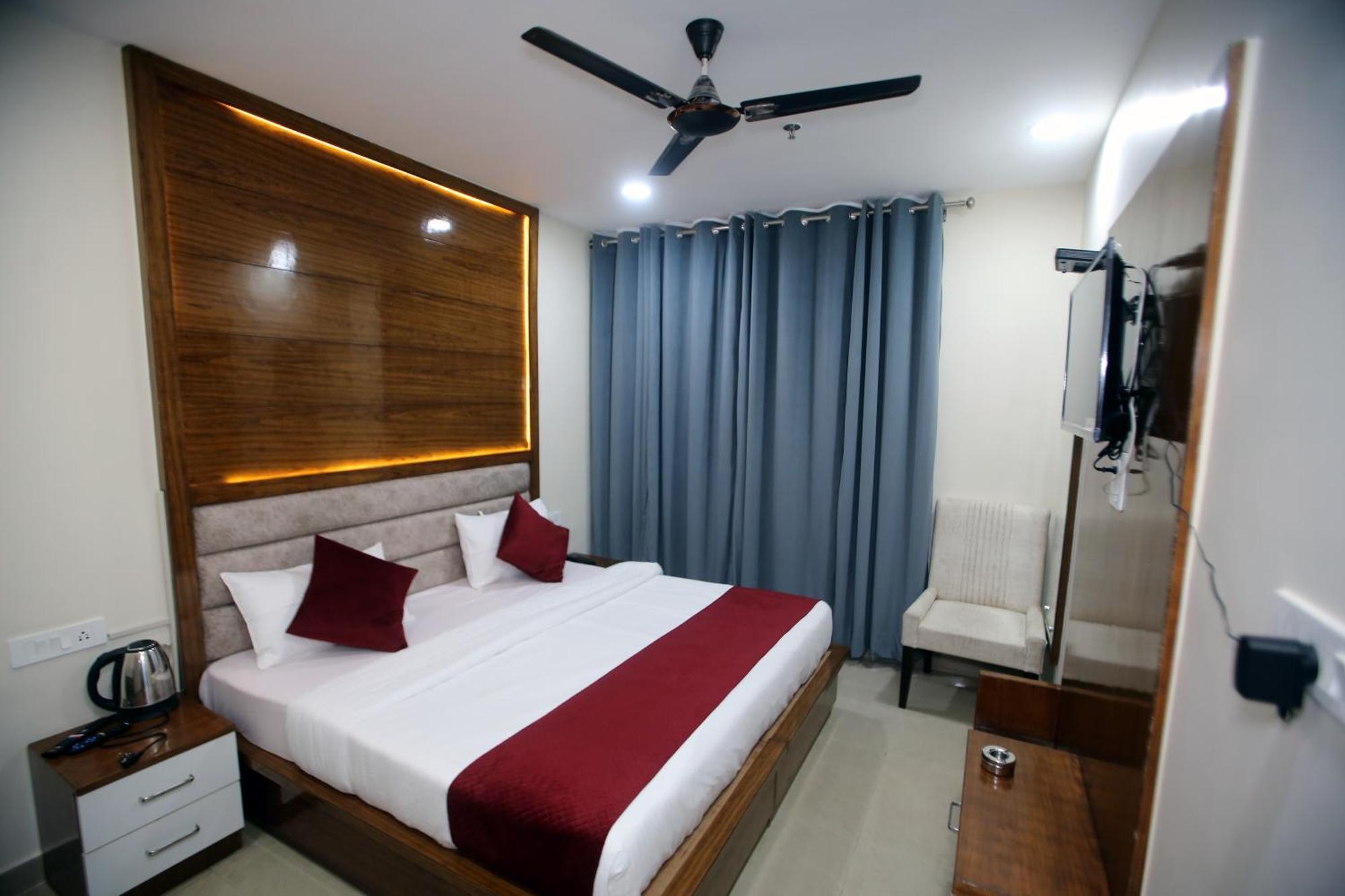 Affluence Hotel Kharar Bagian luar foto