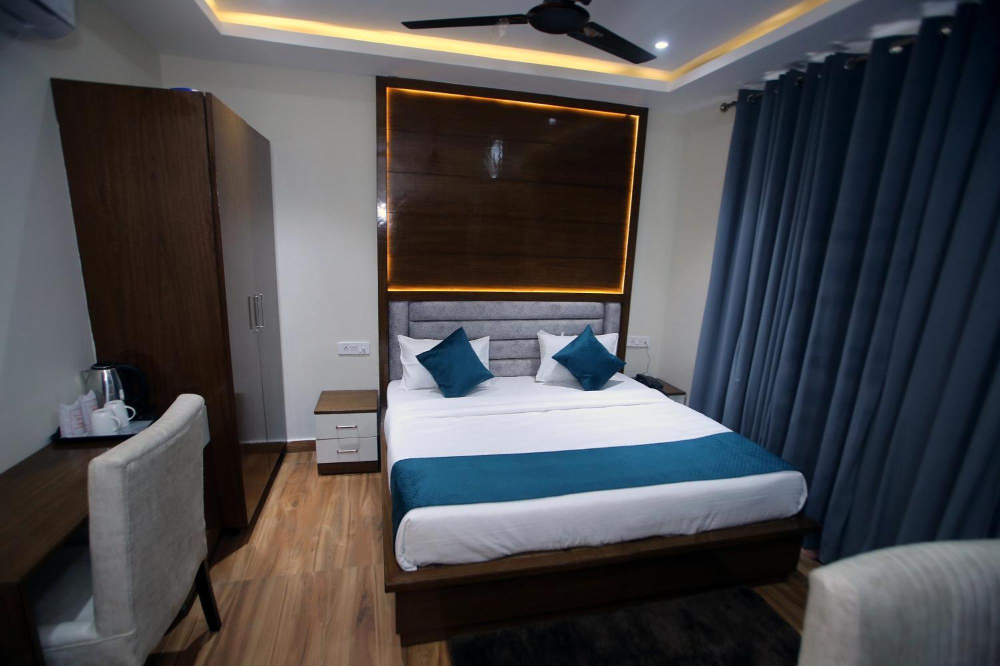 Affluence Hotel Kharar Bagian luar foto