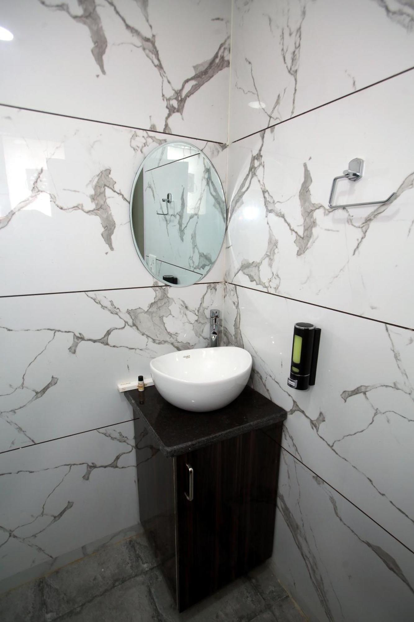 Affluence Hotel Kharar Bagian luar foto